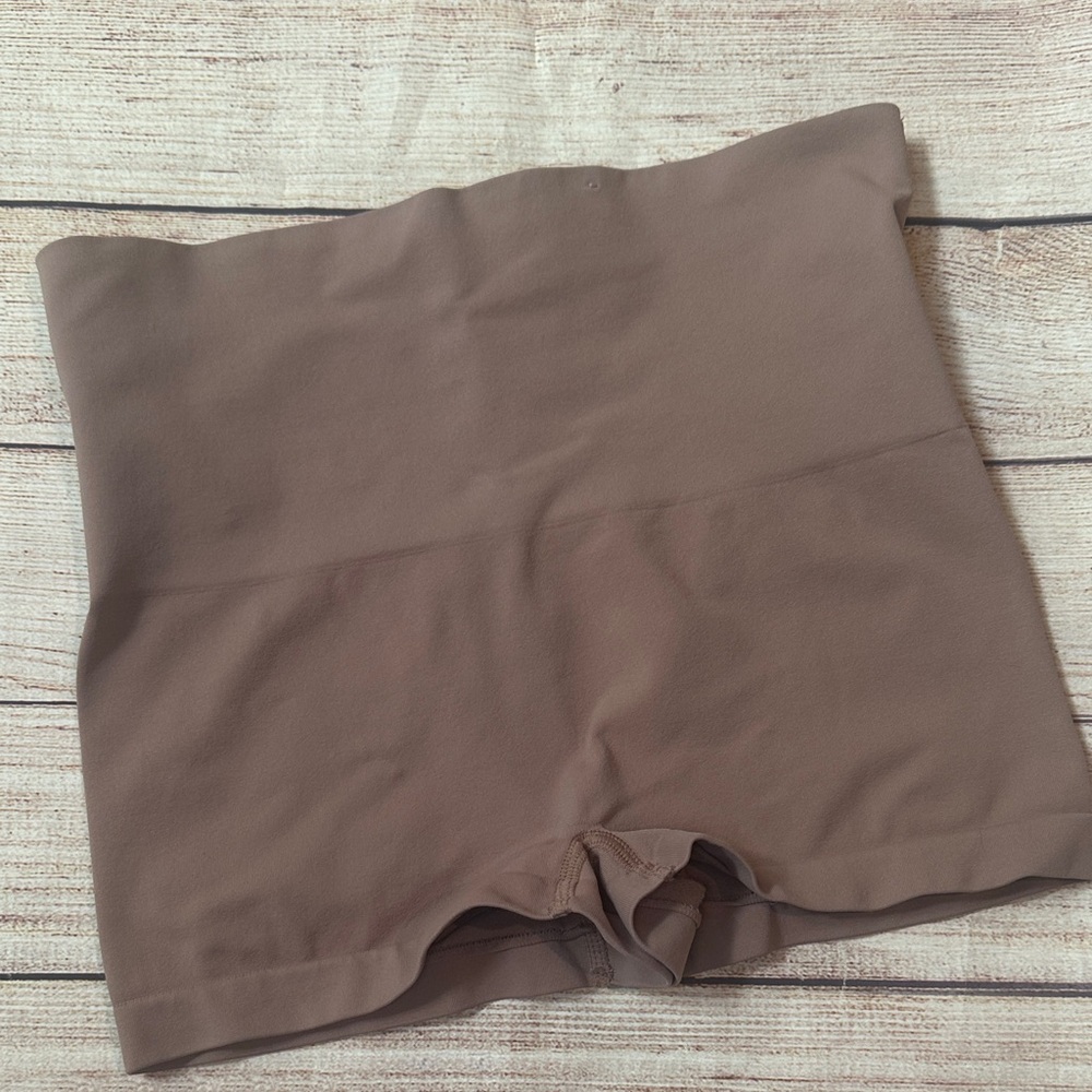 SPANX Seamless Power Sculpting EcoCare Boyshort Shapewear